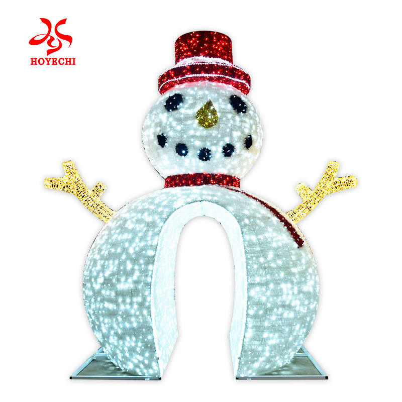 A festive 3D snowman motif light designed for outdoor Christmas decorations.