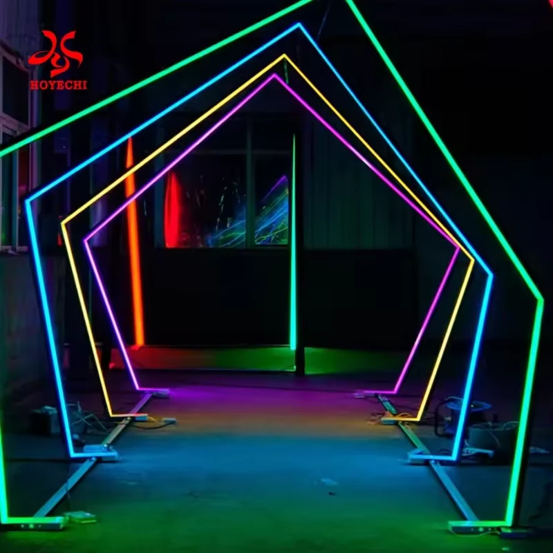 Polygon light tunnel with multicolor outlines