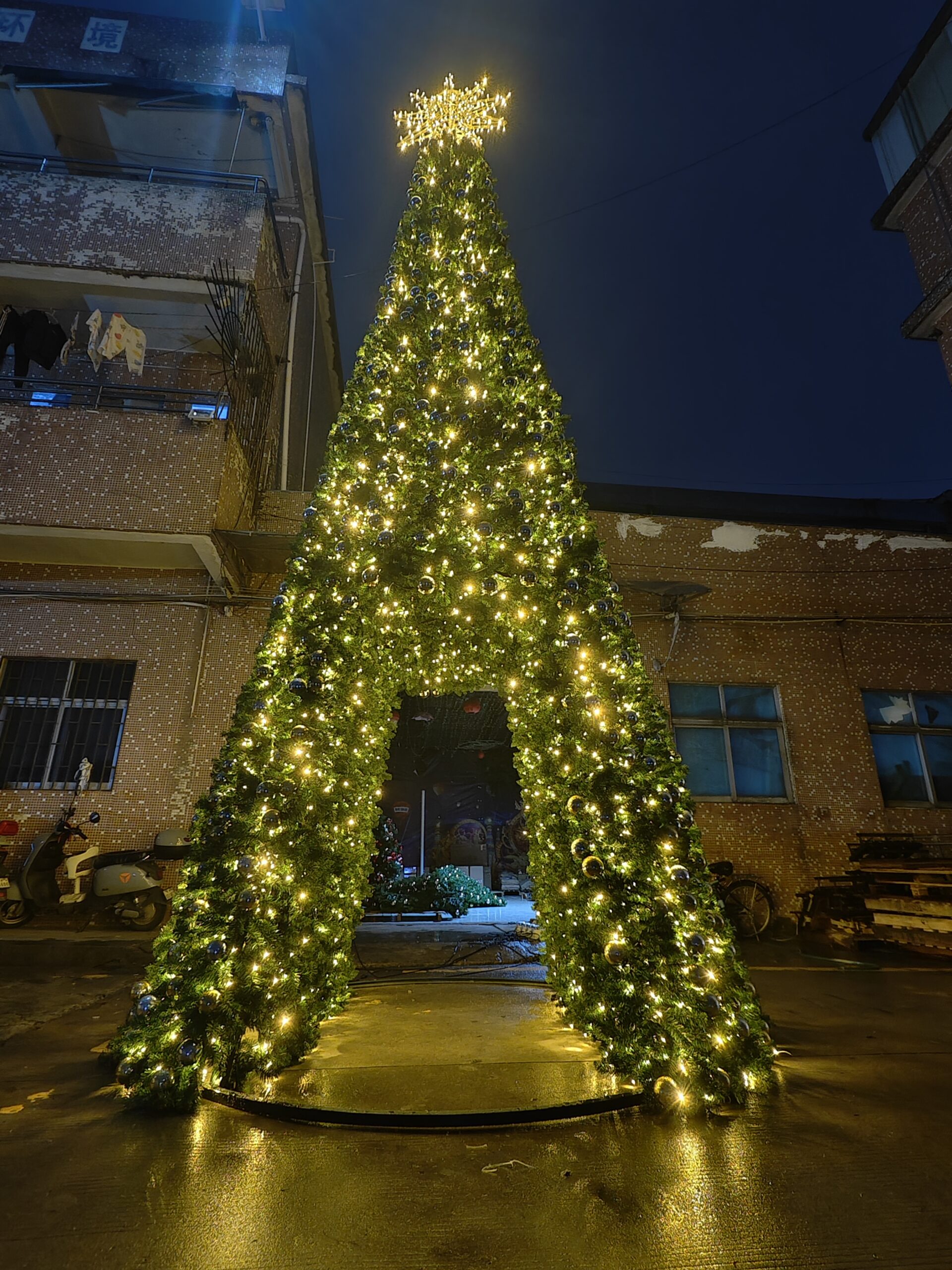 Pre-assembled walk-through Christmas tree with warm white lights at the HOYECHI factory