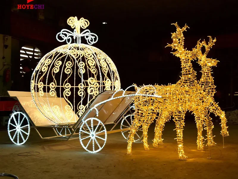 Santa Claus Reindeer and Sleigh (4)